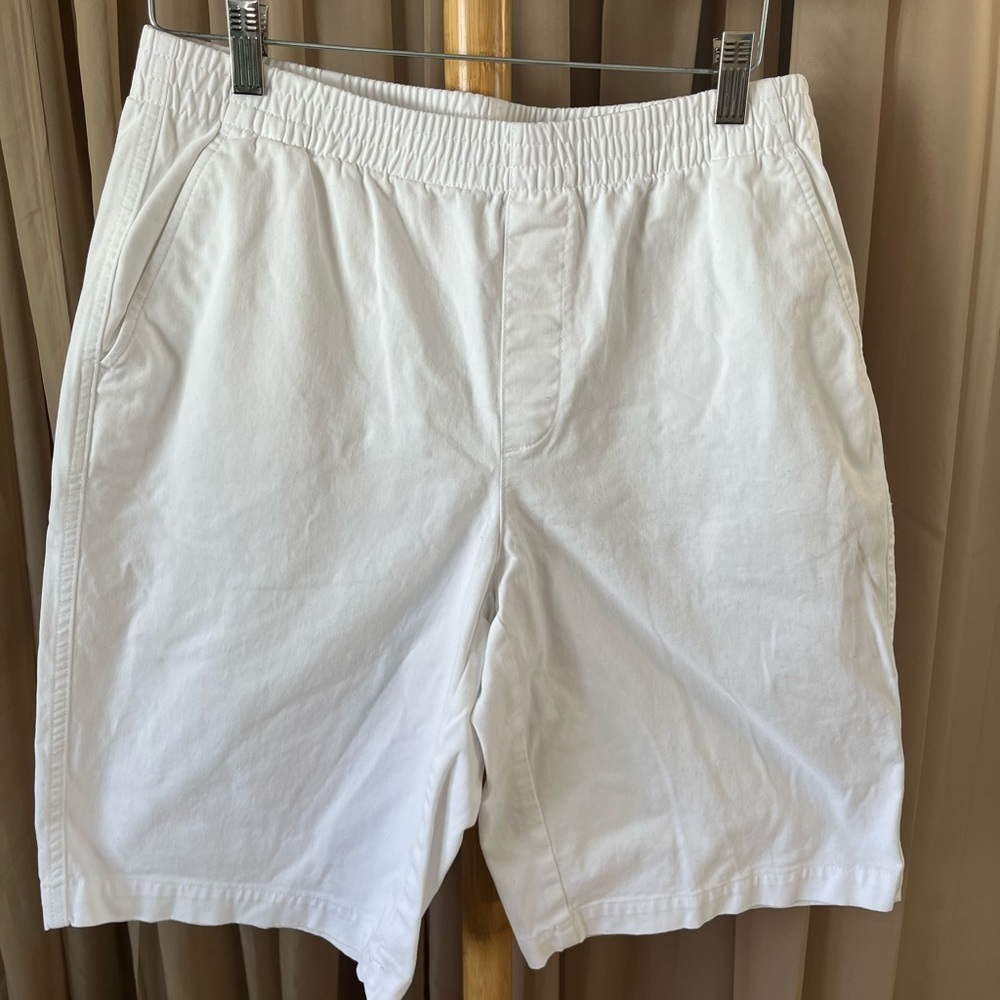 Lands End white pull on Bermuda shorts with pockets. Size 12. $22​
